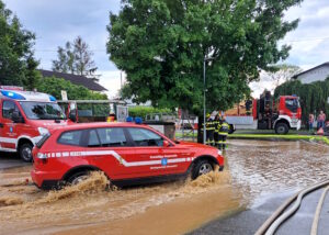 Überschwemmung nach Starkregen in Gössendorf – 60 Feuerwehrkräfte im Einsatz